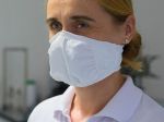 Zástupca WHO sa vyslovil za doma šité rúška a väčšina Čechov to víta