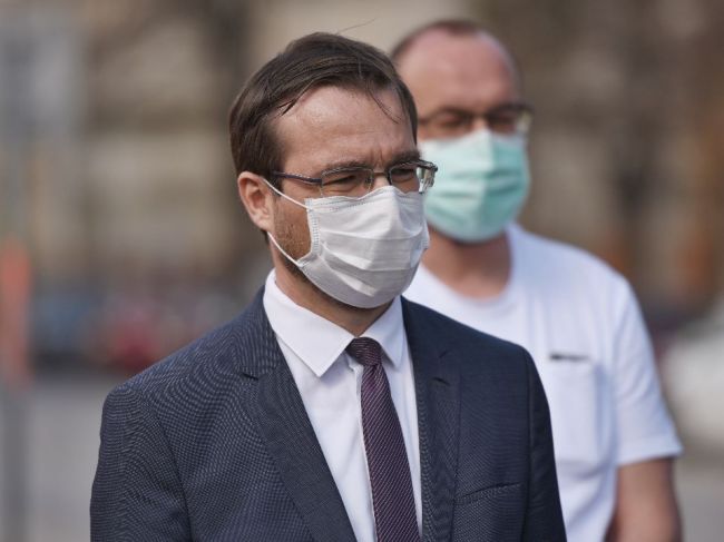 Operácie čakajúcich pacientov by sa mohli postupne obnoviť po sviatkoch