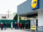 Seniori nakupujú skoro ráno, nie vo vyhradených hodinách