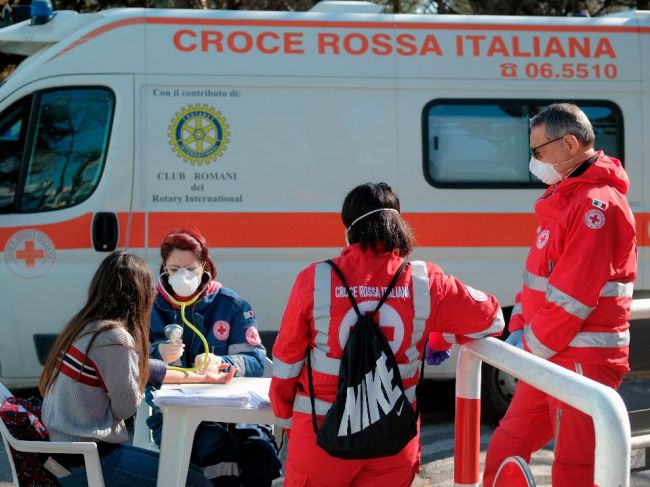 V Taliansku po prvý raz klesol počet pacientov na intenzívnej starostlivosti