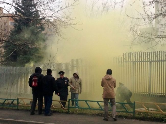 Ruskí extrémisti zaútočili na české veľvyslanectvo v Moskve