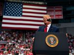 Rivali v amerických prezidentských voľbách Biden a Trump mali "dobrý telefonát"