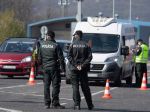 Od stredy sa obmedzuje voľný pohyb, dodržiavanie kontrolujú policajti i vojaci