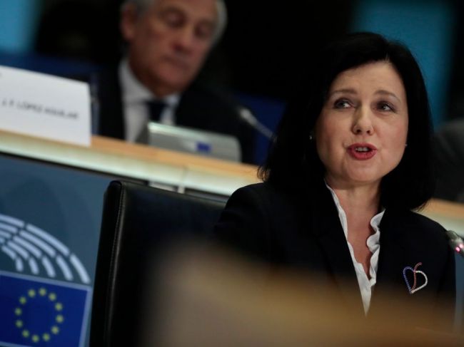 Jourová: EÚ pozorne sleduje plnenie maďarského zákona o výnimočnom stave