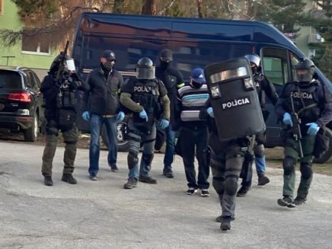 NAKA zasahuje v Levoči, má ísť o nedovolené ozbrojovanie