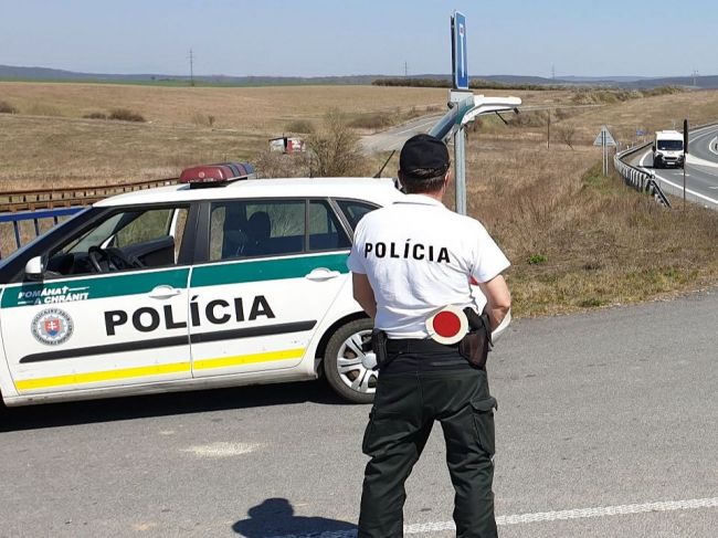 Premiér: Koronavírusom sa nakazil policajt, v karanténe je 23 jeho kolegov