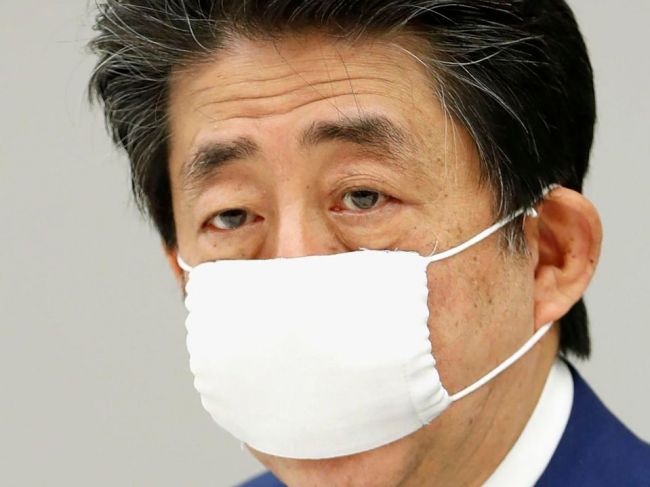 Japonský premiér vyzval občanov, aby večer zostali doma