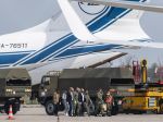 Lietadlo z Číny priviezlo do SR viac ako 20 ton zdravotníckeho materiálu