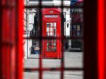 Britská vláda nezahrnula do oficiálnych štatistík tisíce obetí COVID-19