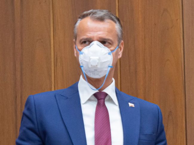 Podľa Rašiho Remišová o tendroch buď klame, alebo tému nemá naštudovanú