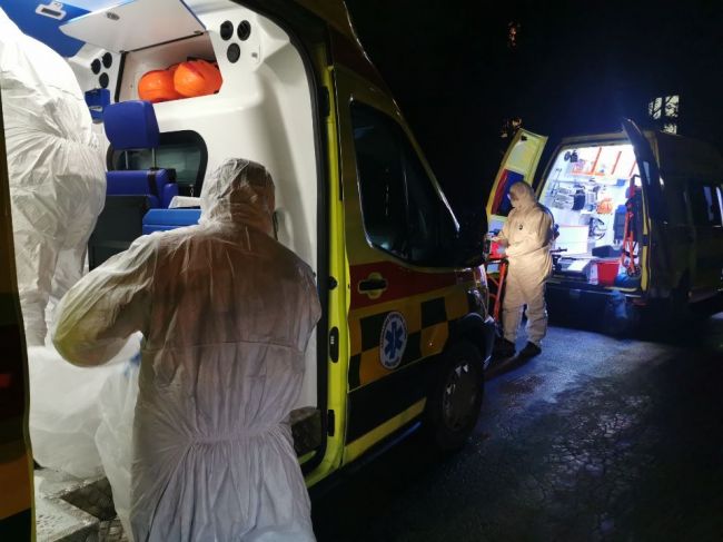 Koronavírusu sa bojí o niečo menej Slovákov, stále viac ako polovica