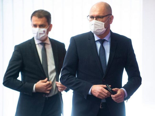 Premiérove vyjadrenia a spor so Sulíkom by nemali mať vplyv na dôveru vlády
