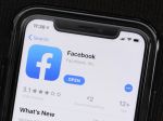 Facebook bude upozorňovať ľudí na nepravdivé informácie o koronavíruse