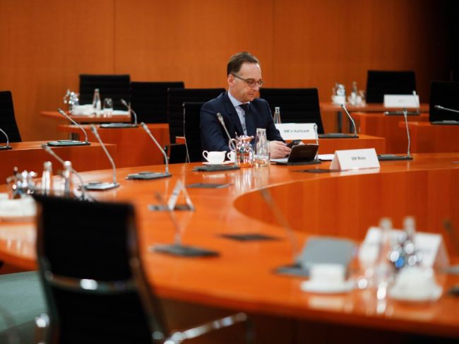 Maas varoval pred predčasným uvoľňovaním opatrení v boji s COVID-19