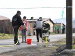 V uzavretých rómskych osadách na Spiši vyplácajú sociálne dávky