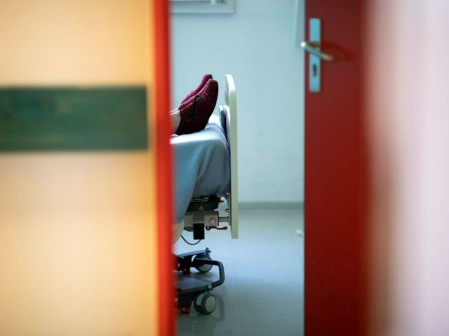 Epidémia choroby COVID-19 si vo Francúzsku vyžiadala už viac ako 20.000 obetí