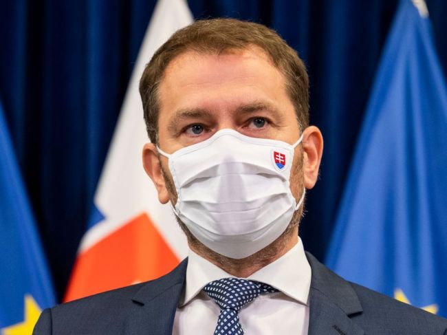 Premiér: Pendleri by sa do pondelka nemali dať testovať na nový koronavírus