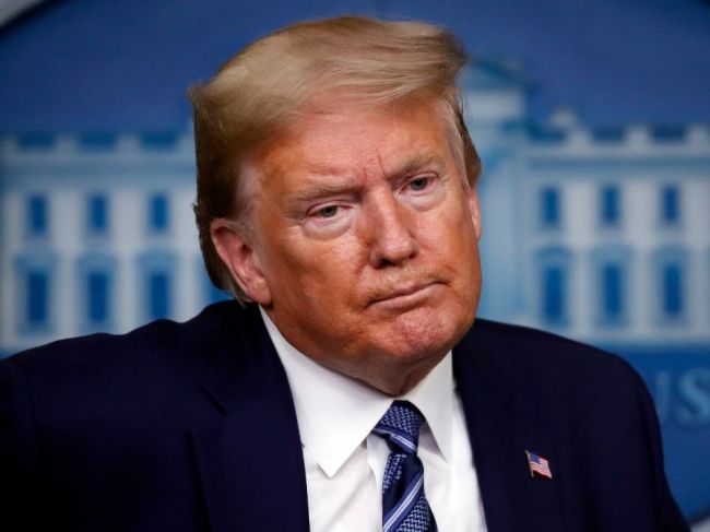 Trump na 60 dní pozastavil imigráciu do Spojených štátov