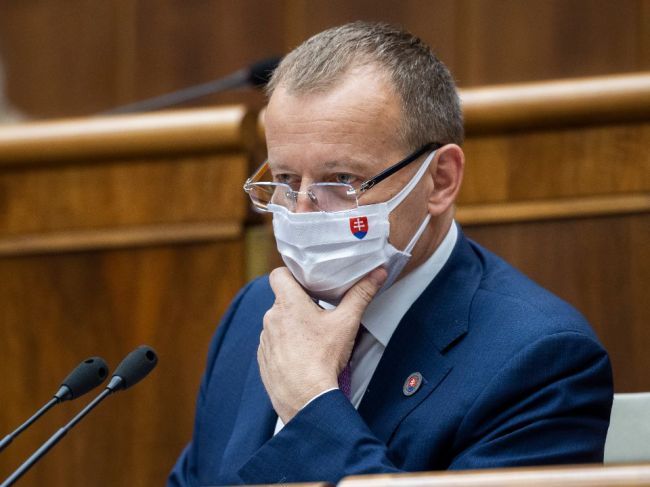 Členovia štátnej komisie zložili sľub do rúk predsedu parlamentu Kollára