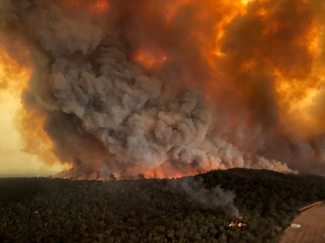 Dym z nedávnych rozsiahlych požiarov v Austrálii stále koluje v atmosfére