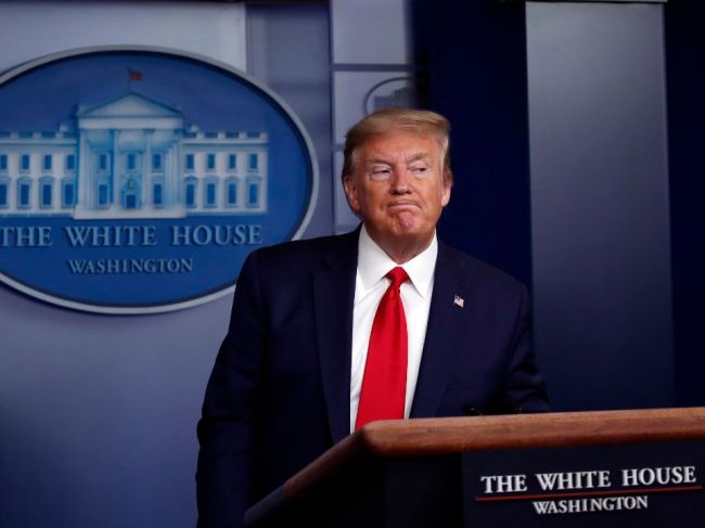 Irán si po Trumpových hrozbách predvolal švajčiarskeho veľvyslanca