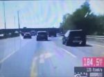VIDEO: Diaľnicu si zmýlil s pristávacou dráhou a mesto s driftovacou dráhou