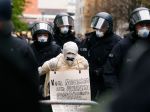 Stovky ľudí protestovali v Berlíne a Stuttgarte proti obmedzeniam počas pandémie