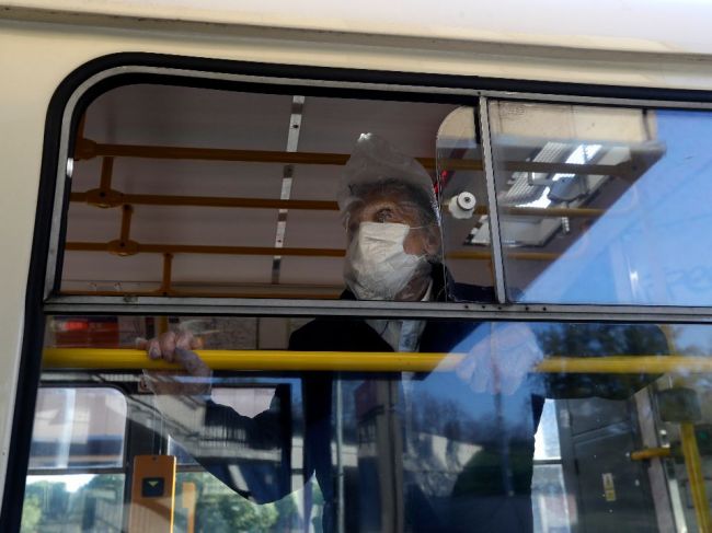 Česko má ďalšiu obeť koronavírusu, infikovaných je už 7387 ľudí