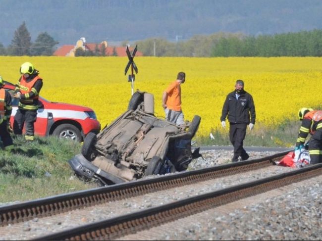 Tragická zrážka vlaku s autom: Zomreli dve deti a mladá žena