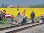 Tragická zrážka vlaku s autom: Zomreli dve deti a mladá žena