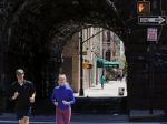 V New Yorku obmedzia dopravu a rozšíria ulice pre chodcov a cyklistov
