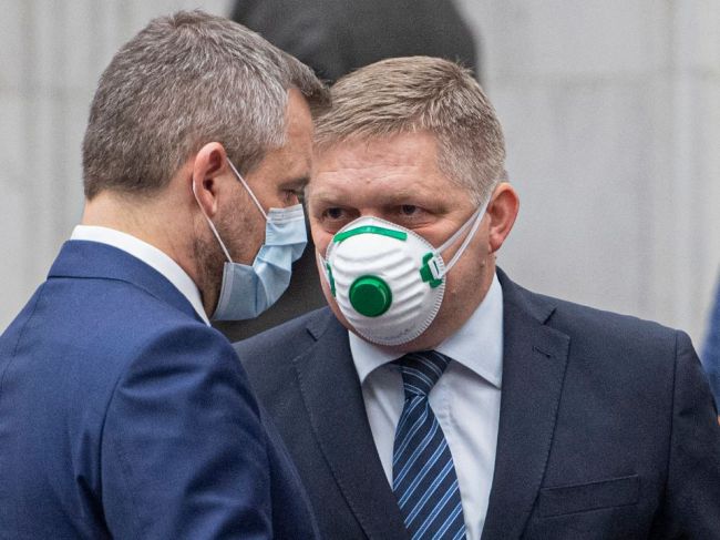 Hrabko: Súboj medzi Ficom a Pellegrinim sa môže skončiť rozbitím Smeru