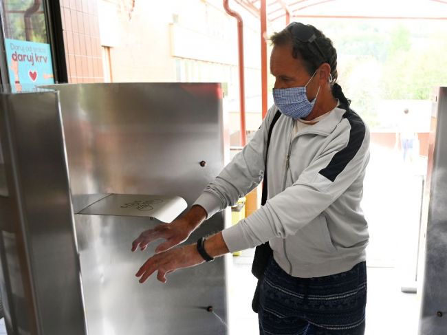Vírus môže brzdiť zotavovanie ekonomiky eurozóny ešte ďalšie dva roky