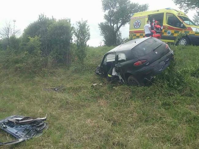 FOTO: Vážna dopravná nehoda si vyžiadala život jednej osoby