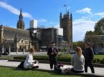 Briti majú obavy vyjsť z domu aj v prípade zrušenia obmedzení