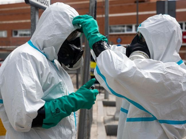 V Európe zomrelo na nový koronavírus už viac ako 140.000 ľudí
