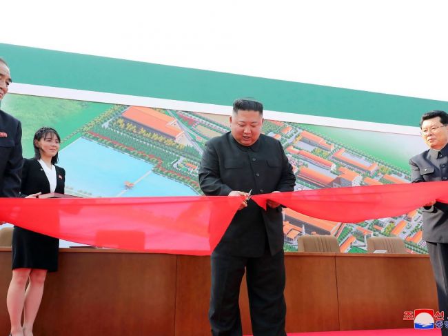 Vodca KĽDR Kim Čong-un sa prvýkrát po takmer 3 týždňoch ukázal na verejnosti
