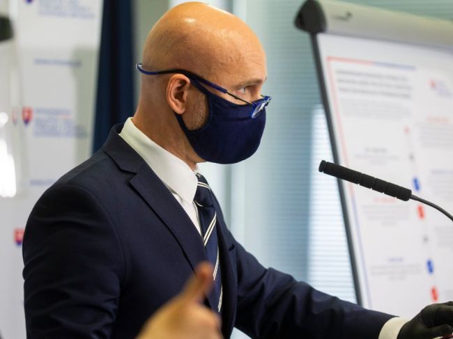Gröhling si v súvislosti s otváraním škôl uvedomuje zodpovednosť