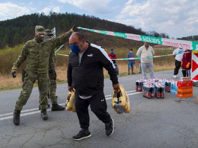Ľudí z osady zo Žehry, ktorí majú COVID-19, umiestnia do kontajnerového centra
