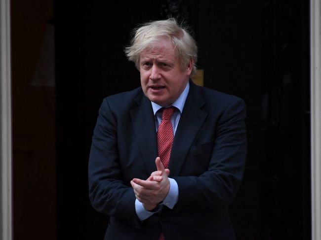 Johnson prirovnal boj proti koronavírusu k boju proti nacizmu