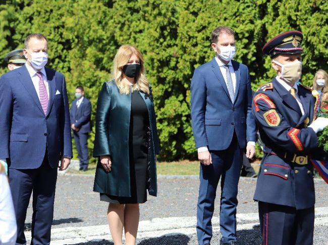 Najvyšší ústavní činitelia SR si pripomenuli koniec 2. svetovej vojny