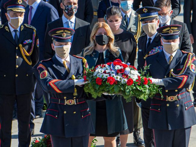 Traja najvyšší ústavní činitelia si uctili obete 2. svetovej vojny na Slavíne