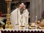 Kramara: Prijatie eucharistie do rúk nespôsobí jej zneuctenie či znesvätenie
