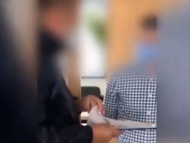 Video: V Malackách zasahuje pre korupciu NAKA, zadržala dve osoby