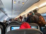 Americké aerolínie nebudú nútiť pasažierov v lietadle do zakrývania nosa a úst