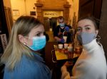 V Česku sa z nákazy koronavírusom uzdravili tri pätiny ľudí, zomrelo 288 osôb