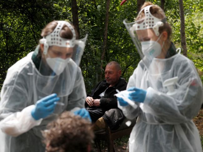 V Česku pribudlo od štvrtkového rána viac nakazených než za celú stredu