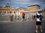 Vatikán zavedie vo svojich bazilikách meranie telesnej teploty