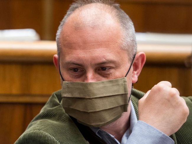 Prokurátor chce, aby súd zvážil zatknutie Kotlebu, obhajoba sa bráni parlamentom