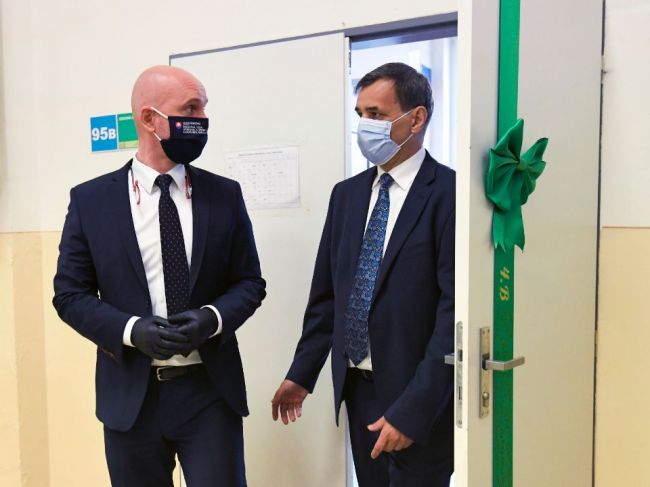 Gröhling: Učitelia sa tešia na návrat do škôl, rozhodne sa v pondelok